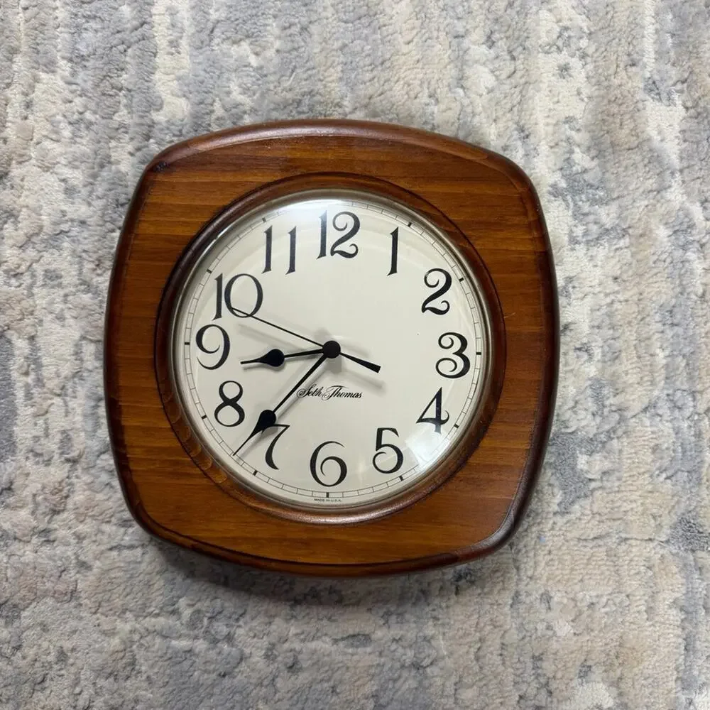 Vintage Seth Thomas Wood Wall Clock 10” x 10” Model 592 USA
